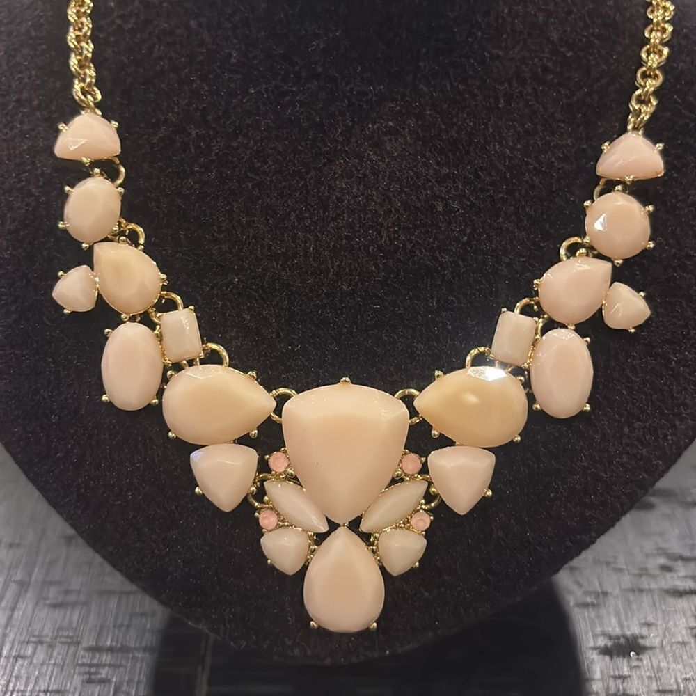 Kate Spade Chunky Peach Blush Statement Necklace Gold Tone​​​ - Picture 2 of 7